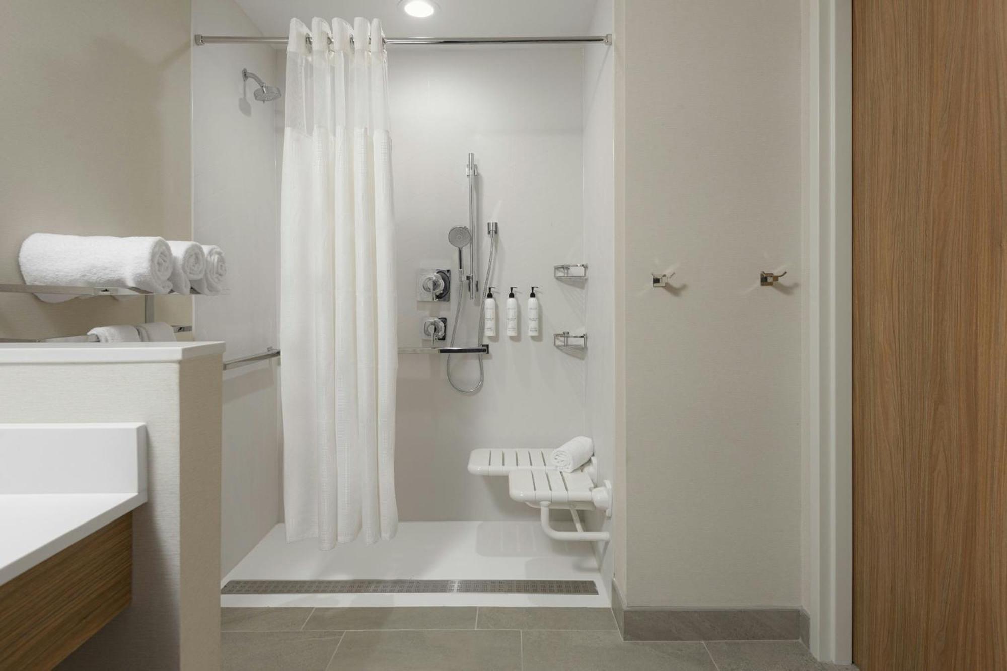 Fairfield By Marriott Inn & Suites Cincinnati Oakley Экстерьер фото
